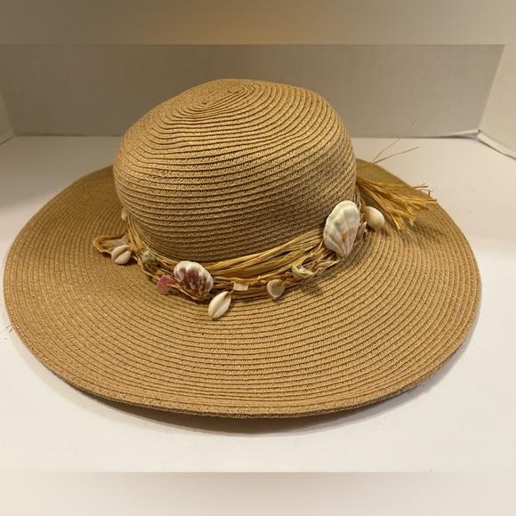 Sun ‘n’ Sand tan straw hat with beaded sea sheels OS - Picture 2 of 7